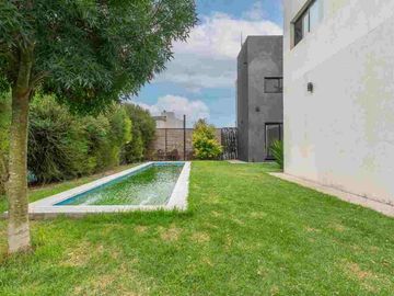 Casa en Venta Horizontes al Sur 5amb. Jar/pil/coch