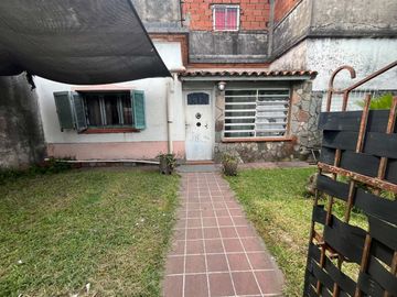VENTA CASA 4 AMBIENTES EL PALOMAR