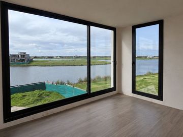 Casa en Venta a Estrenar en barrio Amarras