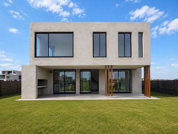 Casa en Venta a Estrenar en barrio Amarras