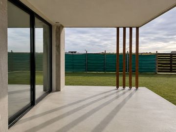 Casa en Venta a Estrenar en barrio Amarras