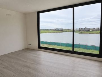 Casa en Venta a Estrenar en barrio Amarras