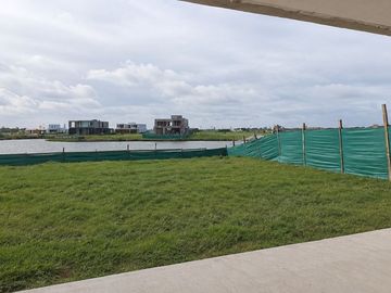 Casa en Venta a Estrenar en barrio Amarras