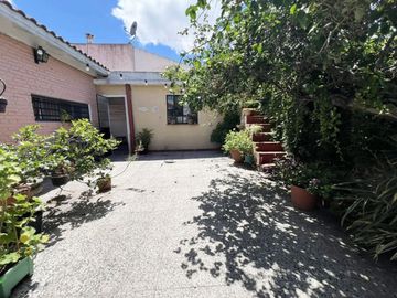 VENTA CASA 3 AMBIENTES RAMOS MEJIA BARRIO PILETA