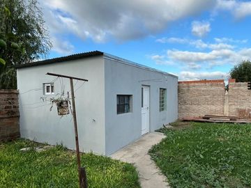 VENTA DE CASA CON AMPLIO TERRENO EN PILAR