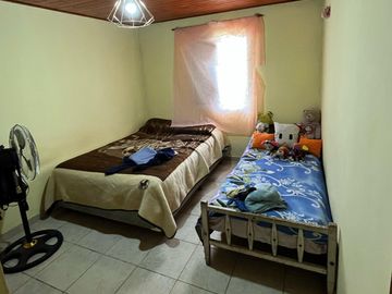 VENTA DE CASA CON AMPLIO TERRENO EN PILAR