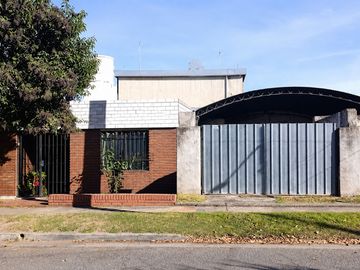 VENTA CASA CON GALPÓN B° MÁRQUEZ. CORDOBA