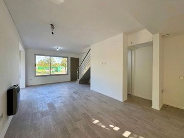 VENTA DUPLEX 3 AMB JARDIN BARRIO DOS CEDROS PILAR