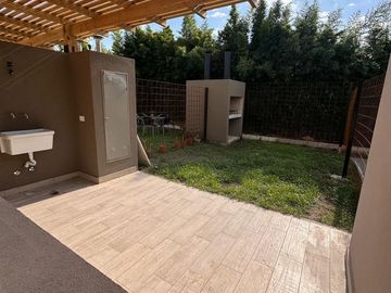 VENTA DUPLEX 3 AMB JARDIN BARRIO DOS CEDROS PILAR