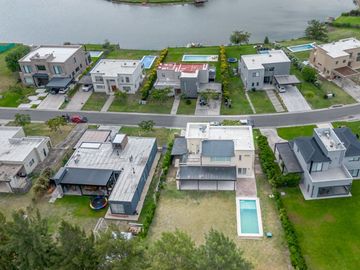 VENTA CASA 5 AMBIENTES EN SAN MATIAS