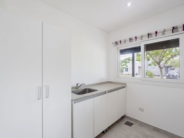 VENTA CASA 5 AMBIENTES EN SAN MATIAS