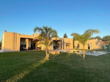 CASA EN VENTA 6 AMBIENTES EN FINCAS DE SAN VICENTE