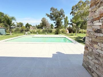 CASA EN VENTA 6 AMBIENTES EN FINCAS DE SAN VICENTE
