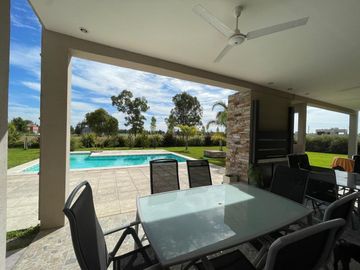 CASA EN VENTA 6 AMBIENTES EN FINCAS DE SAN VICENTE