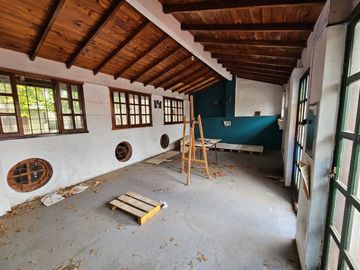 VENTA CASA 5 AMBIENTES A REFACCIONAR. OPORTUNIDAD