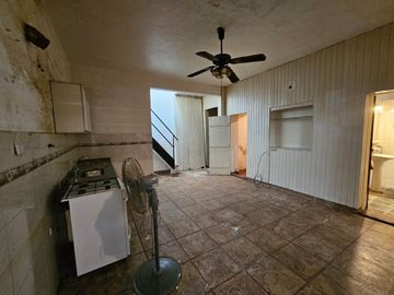 VENTA CASA 5 AMBIENTES A REFACCIONAR. OPORTUNIDAD