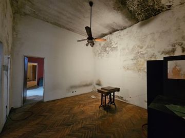VENTA CASA 5 AMBIENTES A REFACCIONAR. OPORTUNIDAD