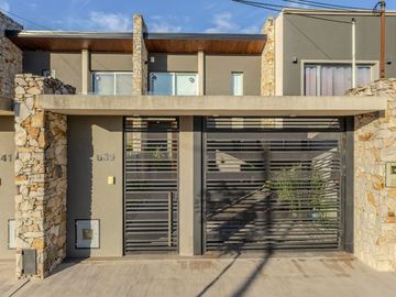 VENTA CASA 4 AMBIENTES JARDIN EN CAÑUELAS