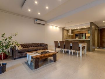 VENTA CASA 4 AMBIENTES JARDIN EN CAÑUELAS