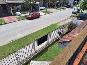 Casa VENTA Longchamps 5 AMBIENTES patio y pileta