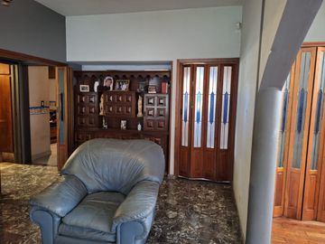 Casa VENTA Longchamps 5 AMBIENTES patio y pileta