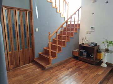 Casa VENTA Longchamps 5 AMBIENTES patio y pileta