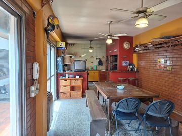 Casa VENTA Longchamps 5 AMBIENTES patio y pileta