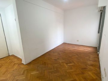 Venta depto 2 ambientes en Flores C/Balcón.