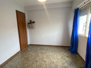 Venta Depto 3 Amb Sáenz Peña 2 piso por escalera