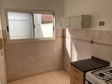 ALQUILER PH 1ER PISO 2 AMBIENTES VERSALLES