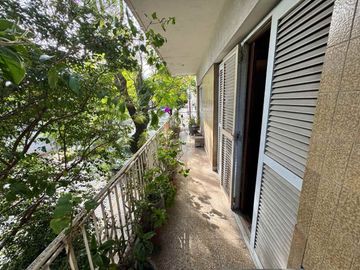 Casa 5Amb + 2 Importantes Locales en PB + Cocheras