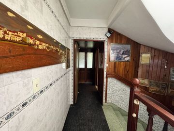 Casa 5Amb + 2 Importantes Locales en PB + Cocheras