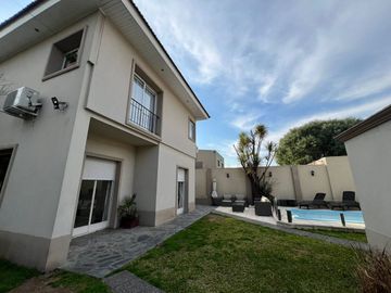 VENTA CASA 6 AMBIENTES 600 m2- CASTELAR NORTE