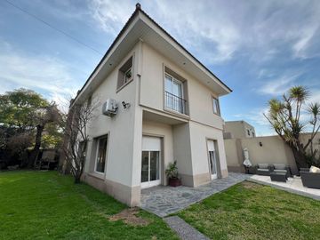 VENTA CASA 6 AMBIENTES 600 m2- CASTELAR NORTE