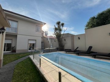 VENTA CASA 6 AMBIENTES 600 m2- CASTELAR NORTE