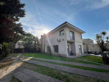 VENTA CASA 6 AMBIENTES 600 m2- CASTELAR NORTE