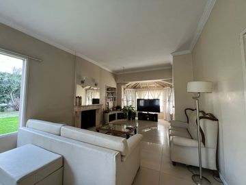 VENTA CASA 6 AMBIENTES 600 m2- CASTELAR NORTE