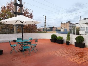 VENTA CASA EN ESQUINA 4 AMB+DEPTO 3 AMB CIUDADELA