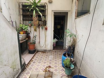 VENTA CASA EN ESQUINA 4 AMB+DEPTO 3 AMB CIUDADELA