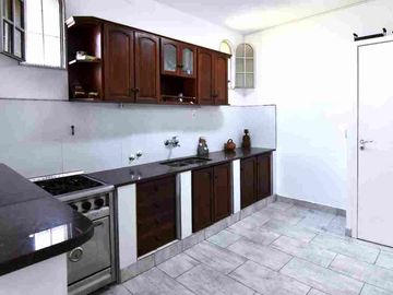 VENTA CASA 4 AMBS HAEDO PARQUE COCHERA