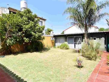 VENTA CASA 4 AMBS HAEDO PARQUE COCHERA
