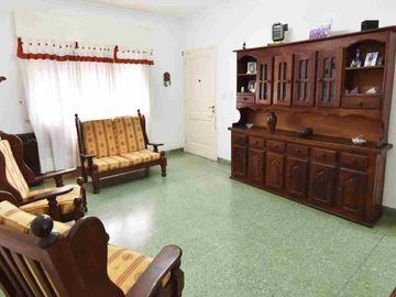 VENTA CASA 4 AMBS HAEDO PARQUE COCHERA