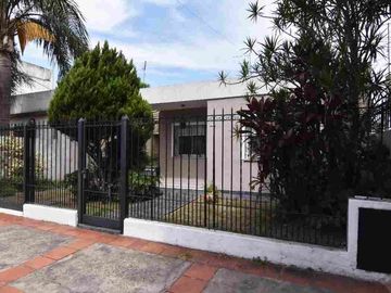 VENTA CASA 4 AMBS HAEDO PARQUE COCHERA
