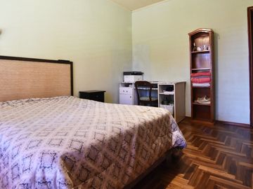 VENTA CASA 4 AMBIENTES CASTELAR SUR + DEPOSITO