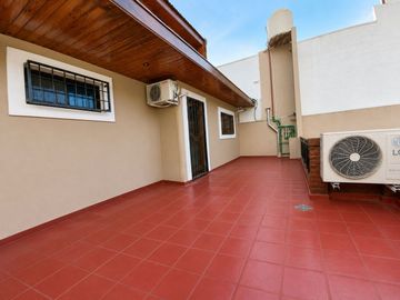Venta Casa 4 Amb Devoto con Parque, Piscina, Coche