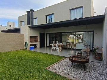 VENTA DUPLEX 2 DORMITORIOS B SAN IGNACIO VILLAGE