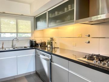 CASA EN VENTA LA PLATA 3 DORMITORIOS COCHERA