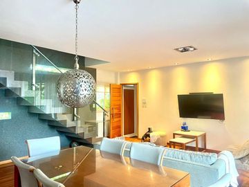 CASA EN VENTA LA PLATA 3 DORMITORIOS COCHERA