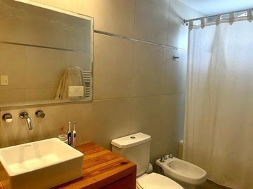 CASA EN VENTA LA PLATA 3 DORMITORIOS COCHERA