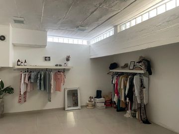 LOCAL COMERCIAL EN VENTA LA PLATA CON DEPOSITO